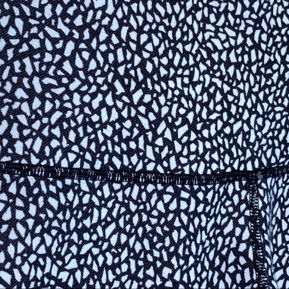 Lululemon Wunder Under Crop (Hi-Rise)
Miss Mosaic Black 6 - Picture 9 of 13